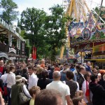 Der größte Biergarten in Europa - die Erlanger Bergkirchweih. 1)