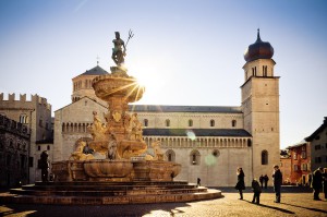 Der berühmte Neptunbrunnen in Trento. 1)